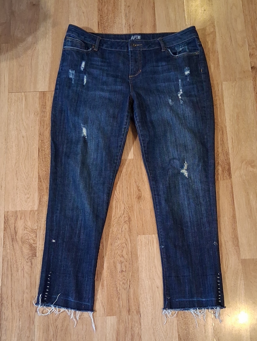 APT. 9 Dark Wash Distressed Women's Jeans